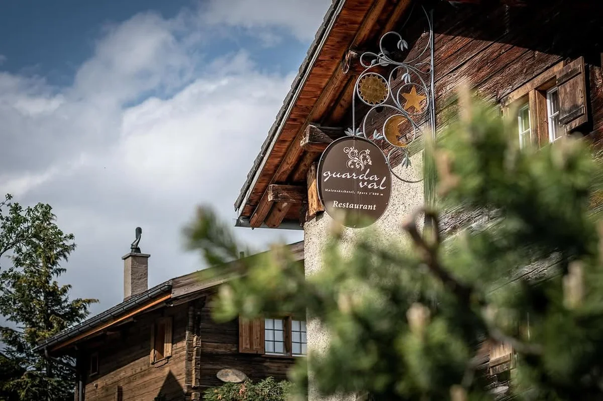 Mountain Hotel GUARDA VAL \n\n#maiens\u00e4sshotelguardaval…
